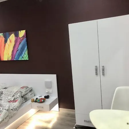 Romantic Panorama Krakivska Street Apartment