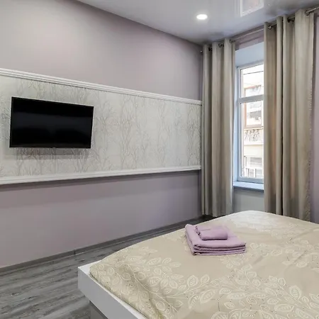 Romantic Panorama Krakivska Street Apartment *