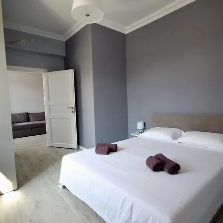 Romantic Panorama Krakivska Street Apartment *